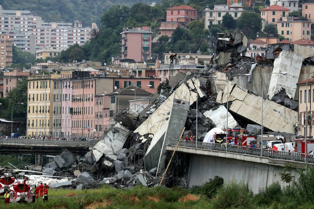 Dėl Italijos tilto griūties bus teisiami 59 žmonės