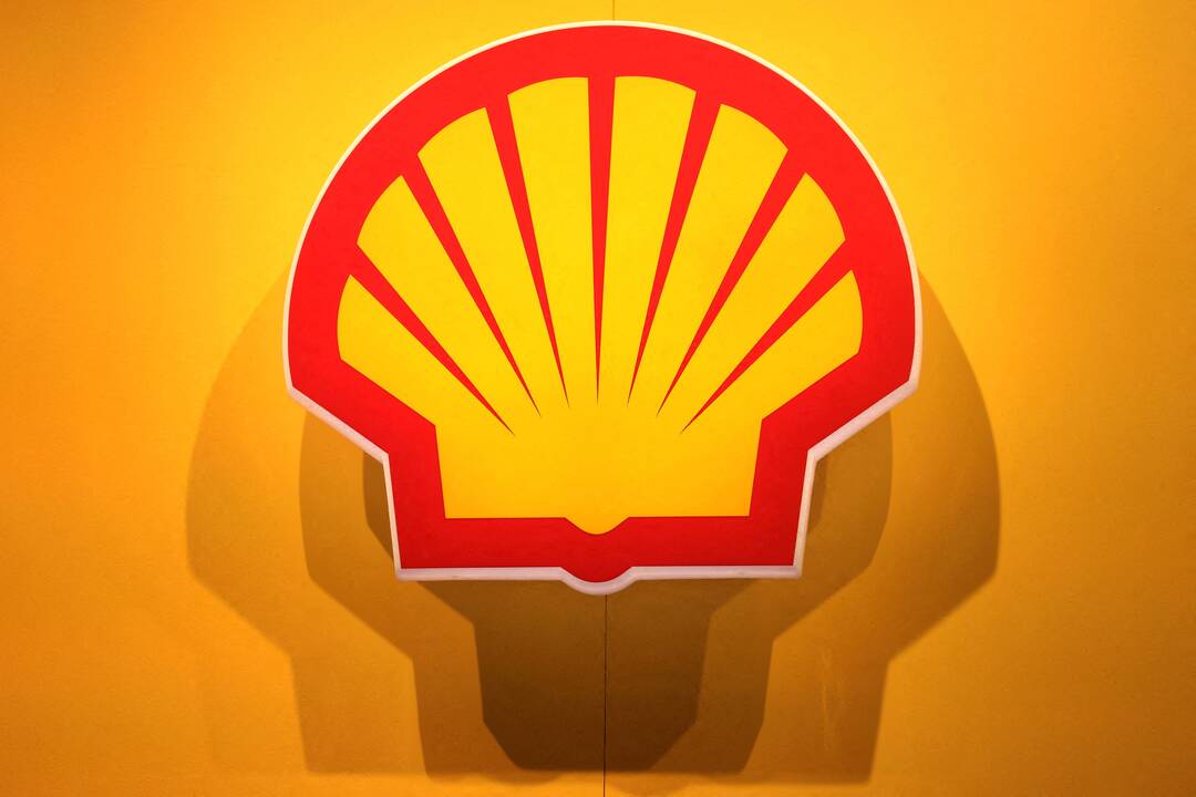 Pranešama, kad baimindamasi išpuolių „Shell“ sustabdė laivybą Raudonojoje jūroje