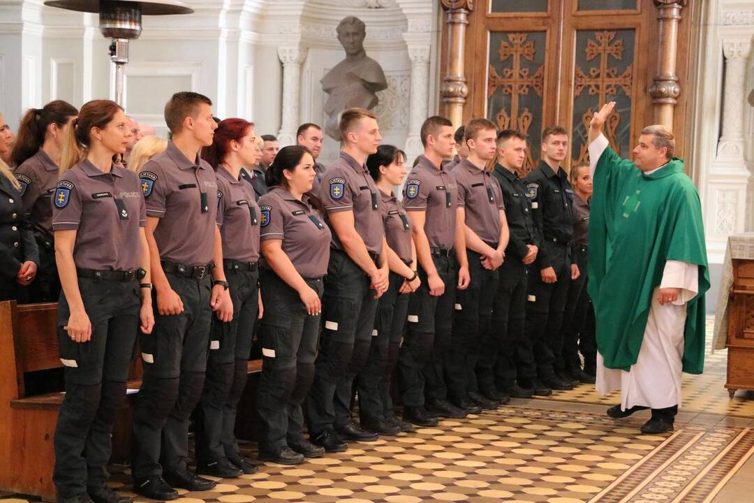 Kauno apskrities policijos pareigūnai iškilmingai tarė: Tėvynės labui