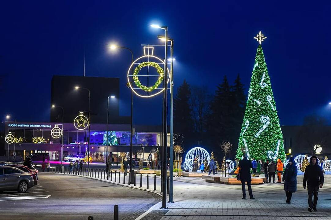 Panevėžyje įžiebta Kalėdų eglė