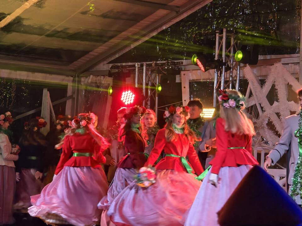 Anykščiuose įžiebta pagrindinė miesto eglė
