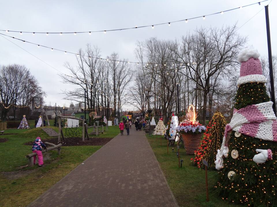 Jonavos Kalėdinių eglučių miestelis