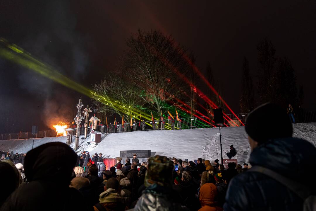 Atminimo laužų uždegimo ceremonija prie Vilniaus televizijos bokšto