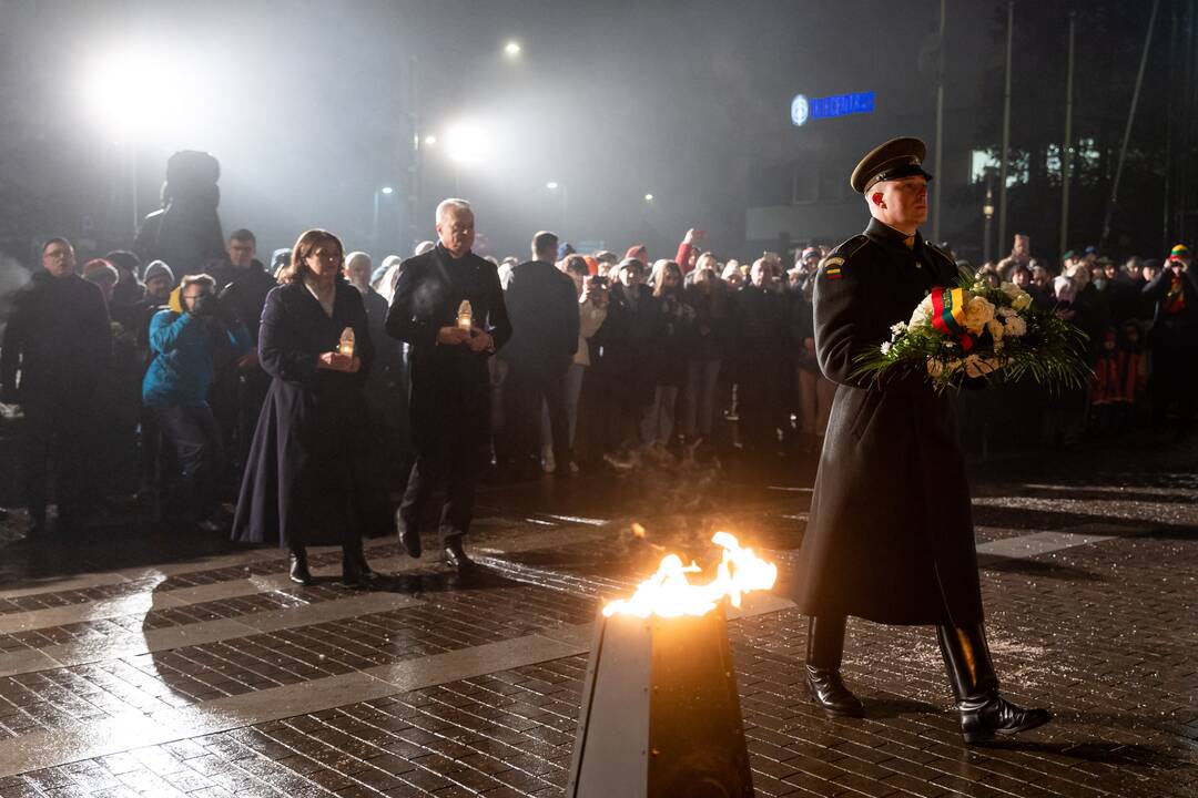 Atminimo laužų uždegimo ceremonija prie Vilniaus televizijos bokšto