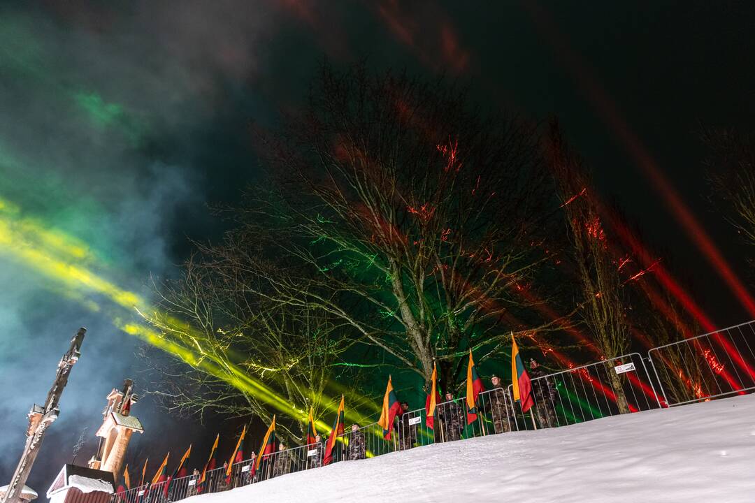 Atminimo laužų uždegimo ceremonija prie Vilniaus televizijos bokšto