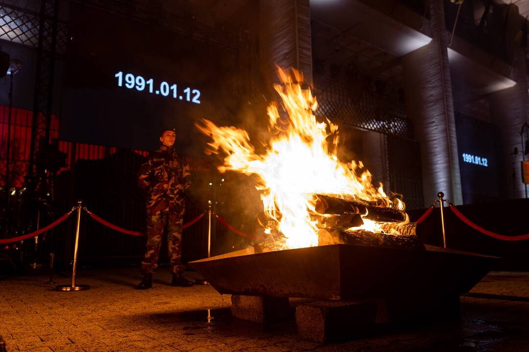 Atminimo laužų uždegimo ceremonija Nepriklausomybės aikštėje