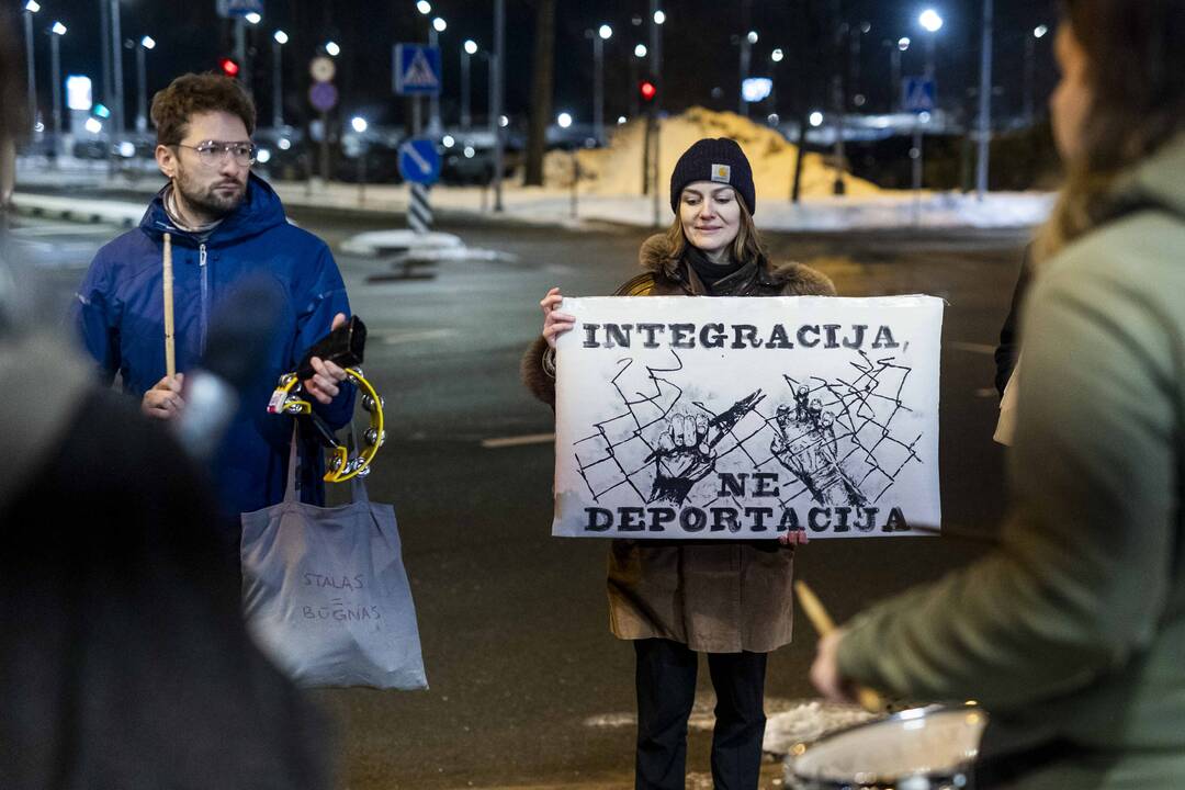 Žmogaus teisių gynėjai ir aktyvistai surengė protestą prieš deportaciją