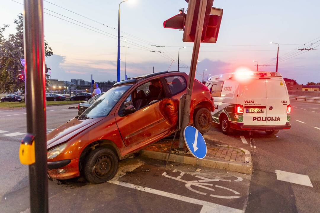 Dariaus ir Girėno gatvėje susidūrė du automobiliai