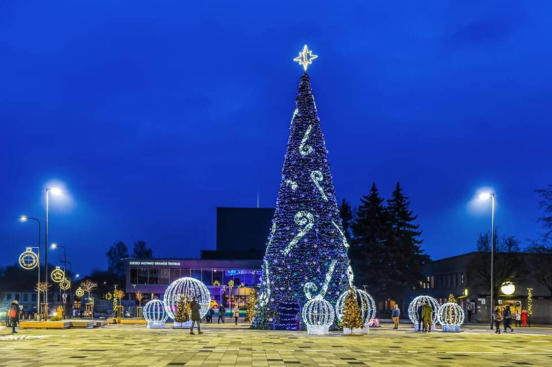 Panevėžyje įžiebta Kalėdų eglė