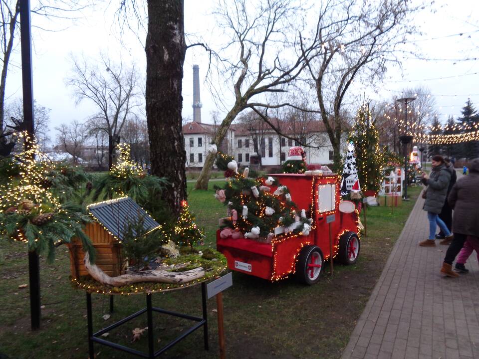 Jonavos Kalėdinių eglučių miestelis
