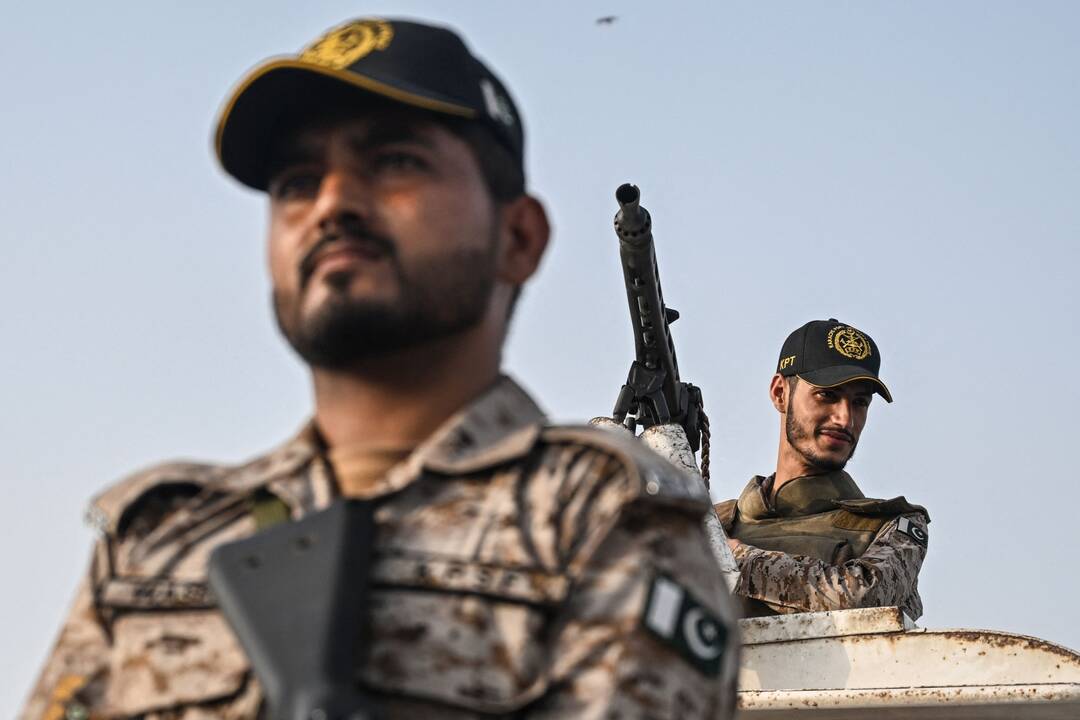 Indijos gynybos šaltinis: Pakistanas vėl dronais atakuoja Indijos Kašmyro teritoriją