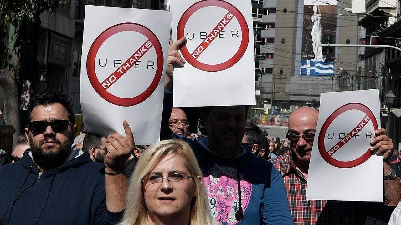 Graikijos taksistų protestai prieš „Uber“