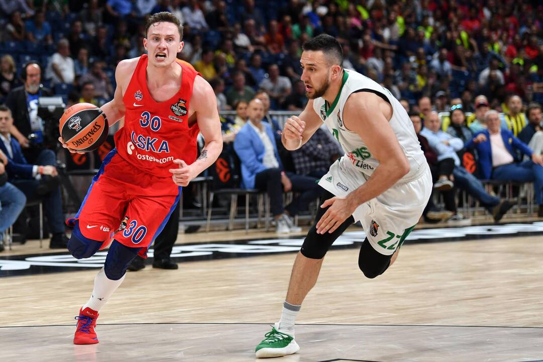 Vasilije Micičius (dešinėje)