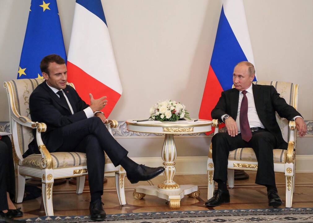 Emmanuelis Macronas ir Vladimiras Putinas