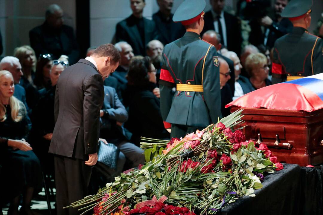 Dainininko J. Kobzono laidotuvės