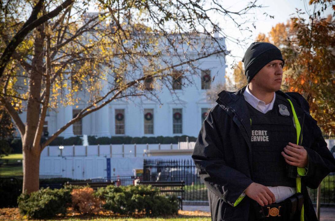 Dėl neidentifikuoto orlaivio Vašingtono oro erdvėje buvo uždaryti Baltieji rūmai