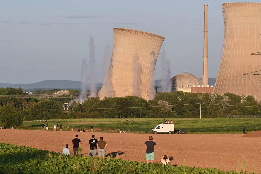 Japonija atnaujina bandymą šalinti Fukušimos AE radioaktyviąsias nuolaužas