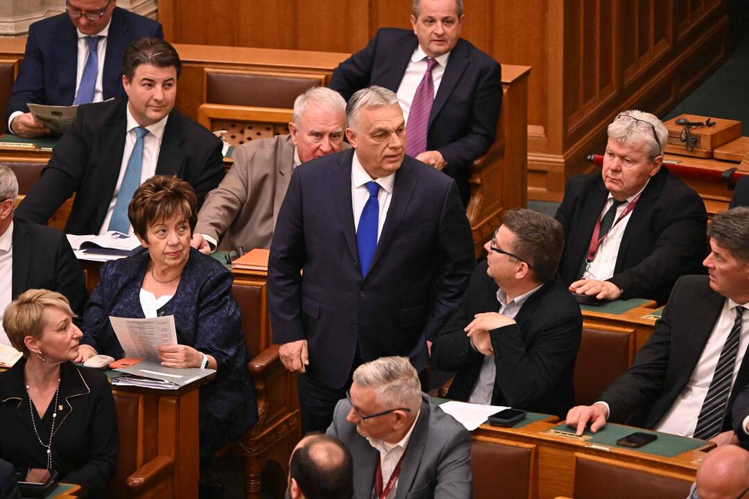 Vengrija priėmė konstitucijos pataisą, kuria uždraudžiami vieši LGBTIQ renginiai