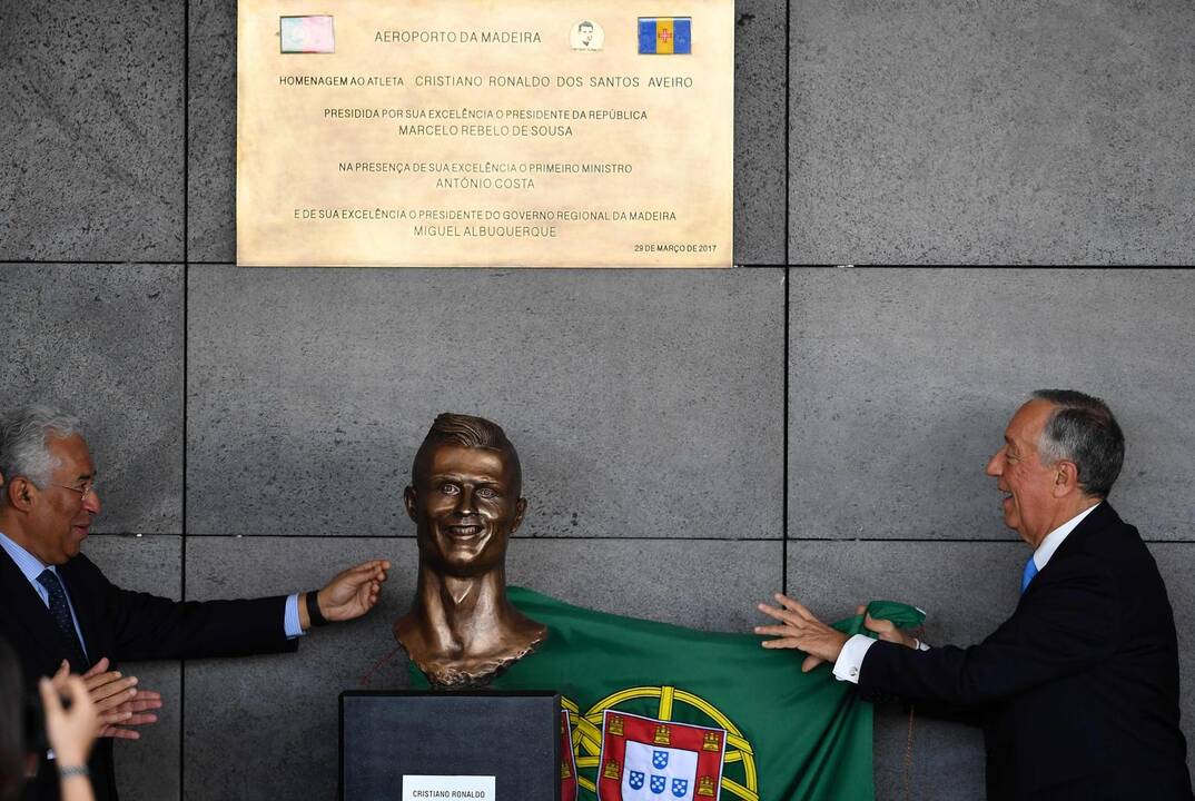 Madeiroje atidengta C. Ronaldo statula