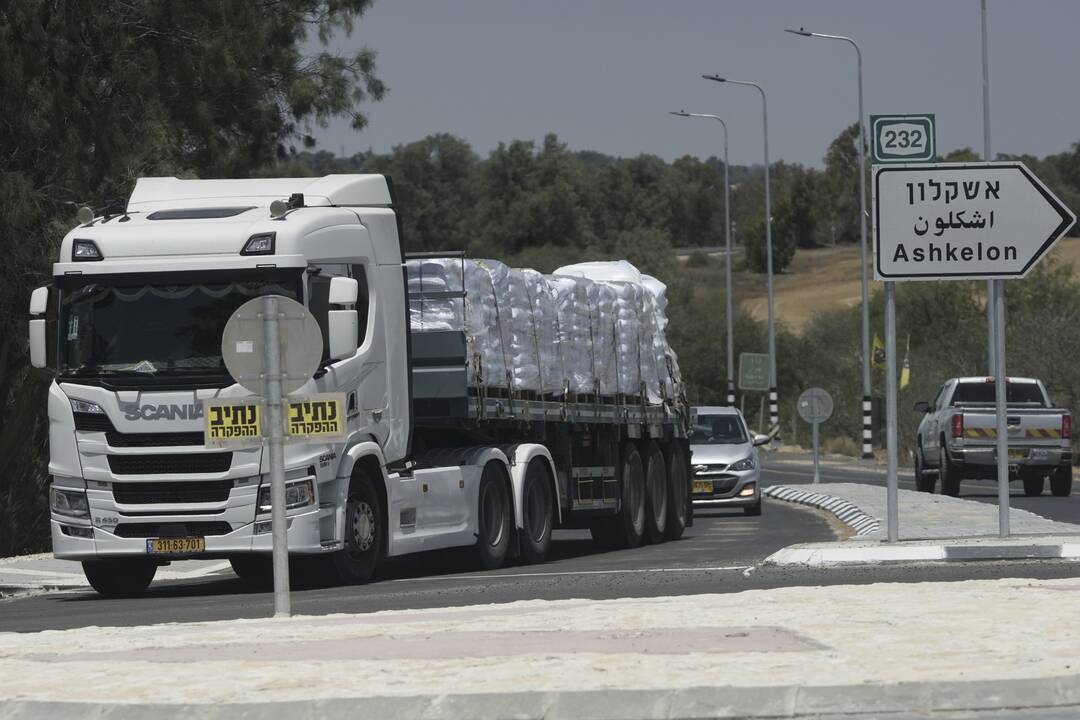 Izraelis: į Gazos Ruožą antradienį įvažiavo 93 JT sunkvežimiai su humanitarine pagalba