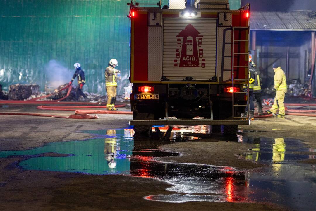 Kauno rajone užsiliepsnojo angaras