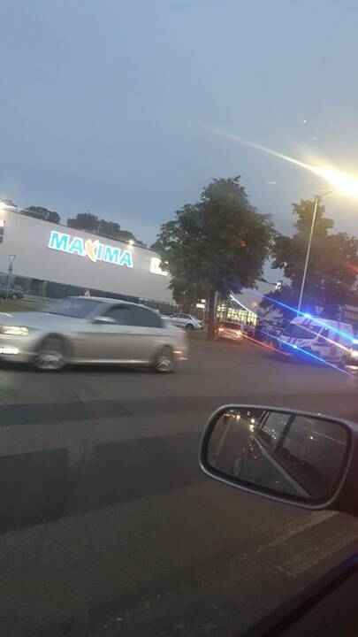 Per dviejų automobilių avariją Jonavos gatvėje nukentėjo moteris