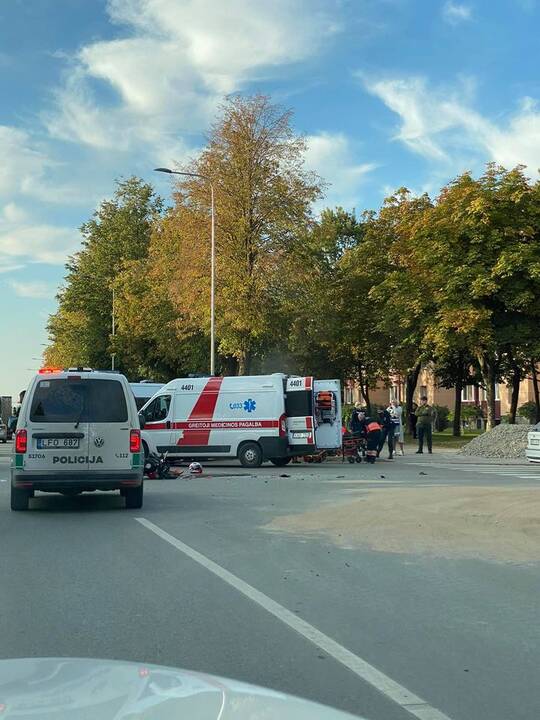 Šiauliuose per avariją sužalotas motociklo vairuotojas