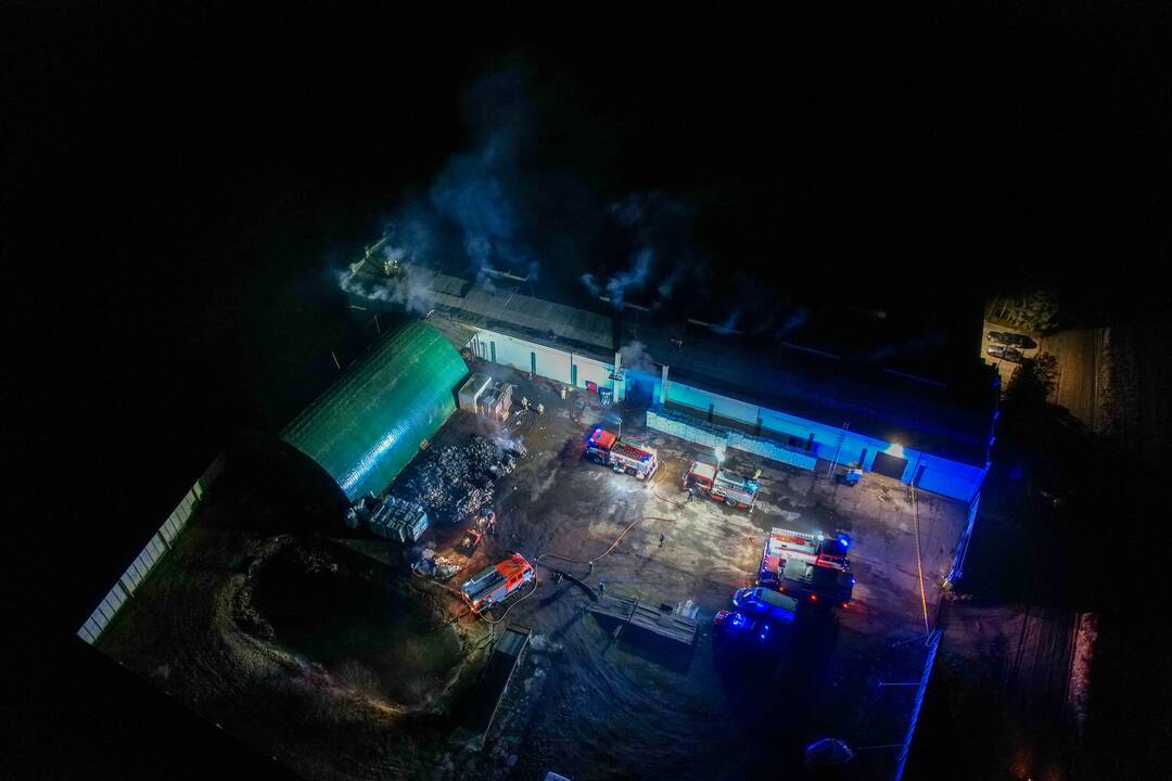 Kauno rajone užsiliepsnojo angaras