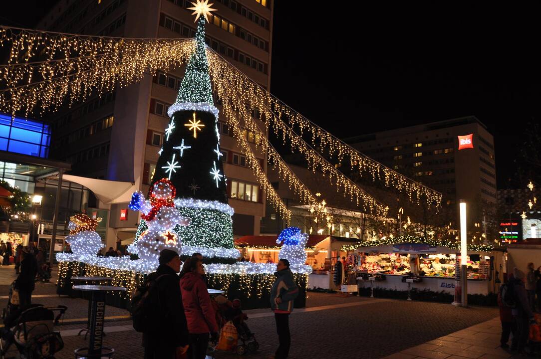 Vokietijos Kalėdų mugės: žmonių upės, prekystalių krantai