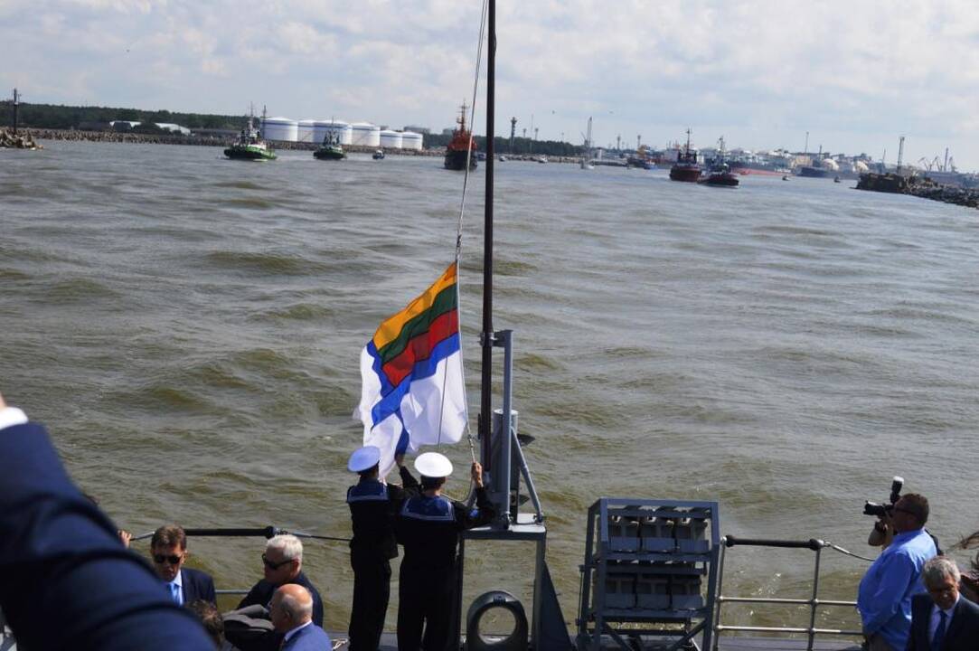 Vainikų nuleidimo į vandenį ceremonija