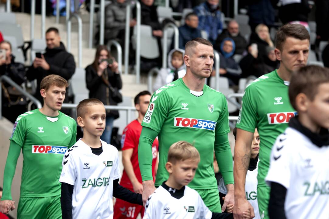 Pažadas: nors vestuvės įvyko vasarą, į povestuvinę kelionę futbolininkas su žmona Grėte galėjo leistis tik po varžybų sezono.