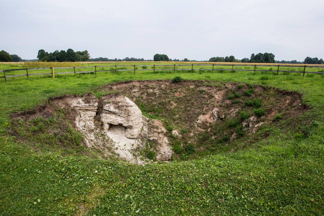 Dėl Pasvalio rajone atsivėrusios smegduobės daug gyventojų liko be elektros, vandens