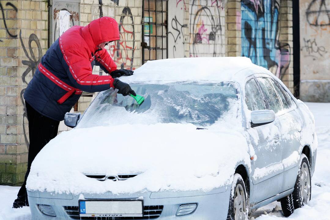 Langų plovimo skysčiai: kurie ne tik neveiksmingi, bet ir kenkia automobiliui