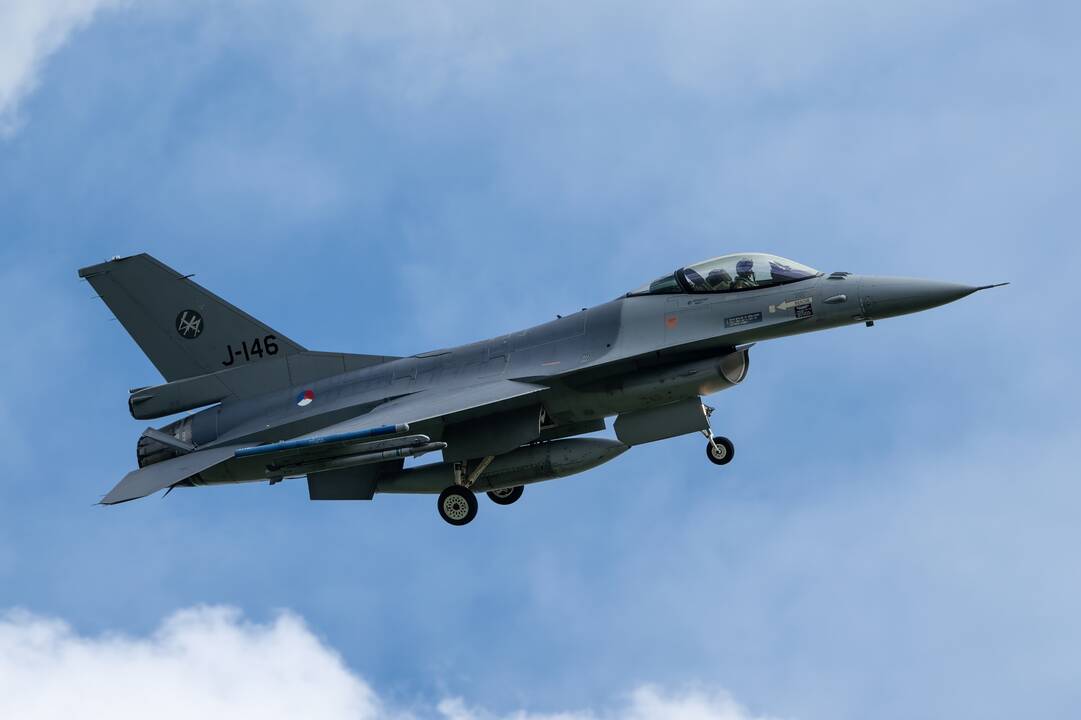 Ukraina: sudužus naikintuvui F-16 žuvo pilotas