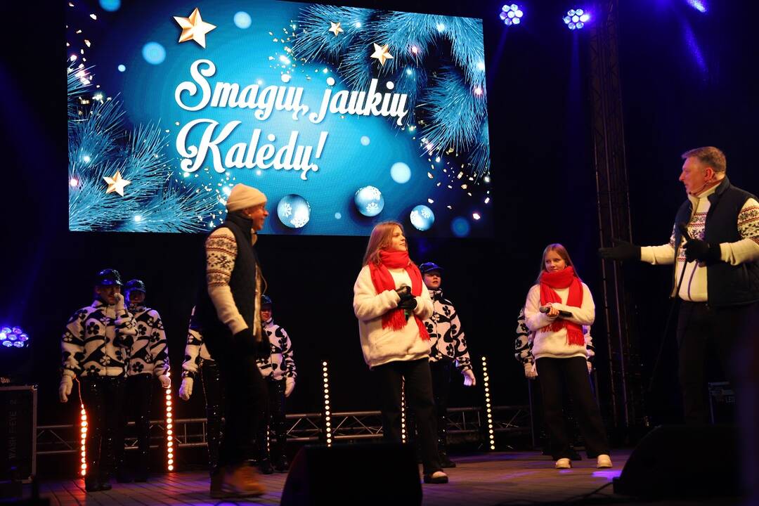 Mažeikiuose sužibo Kalėdų eglė