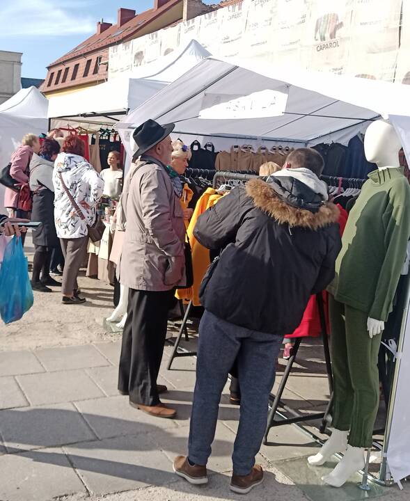 Asociacijos „Seni kibirai“ paroda ir amatininkų bei tautodailininkų mugė „Dūzgia avilys“