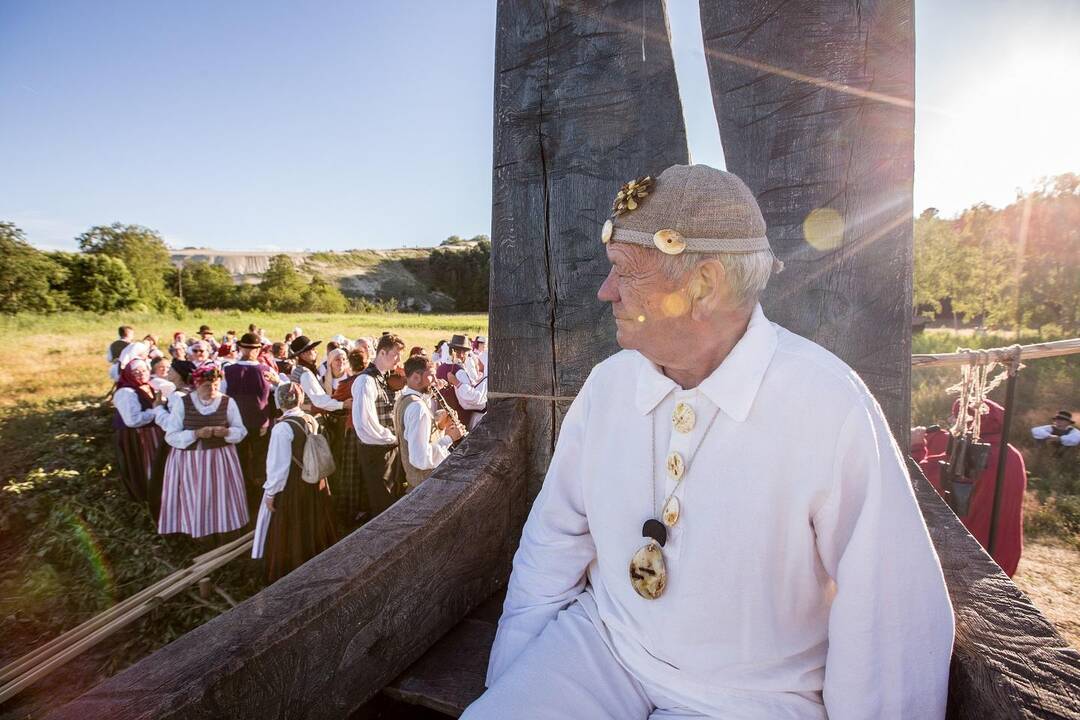 Neringoje įsižiebė Joninių laužai