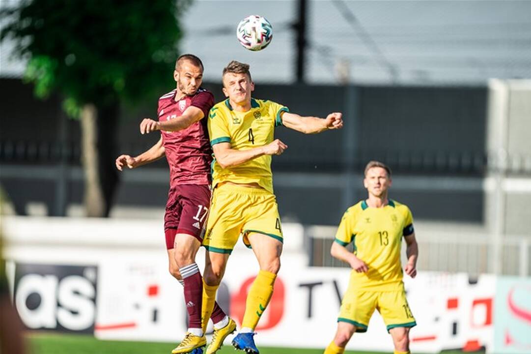 Lietuvos futbolo rinktinė išvykoje neprilygo Latvijai