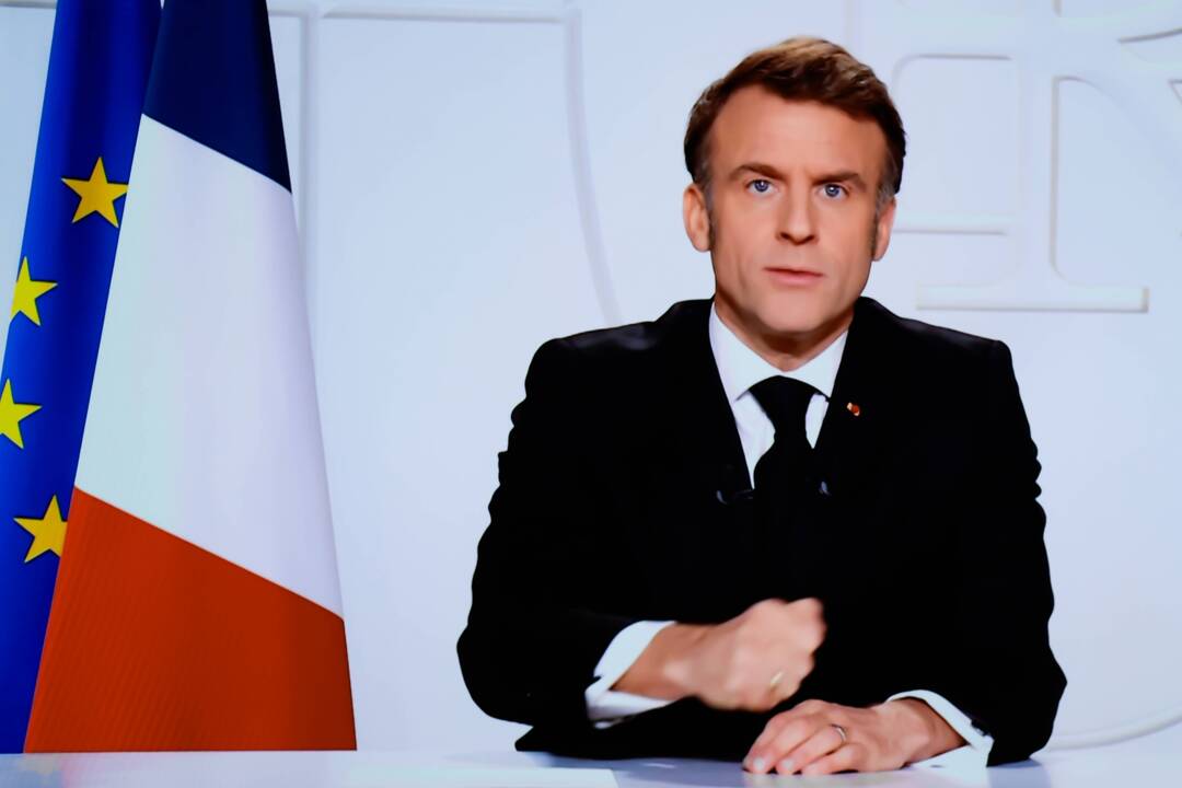 Macronas svarsto branduolinio atgrasymo plėtrą ir Europos taikdarių siuntimą į Ukrainą