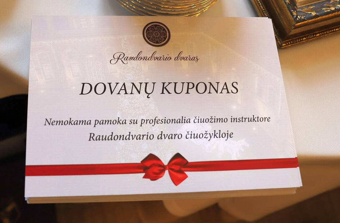 Apdovanoti Raudondvario kalėdinių puošmenų kūrėjai