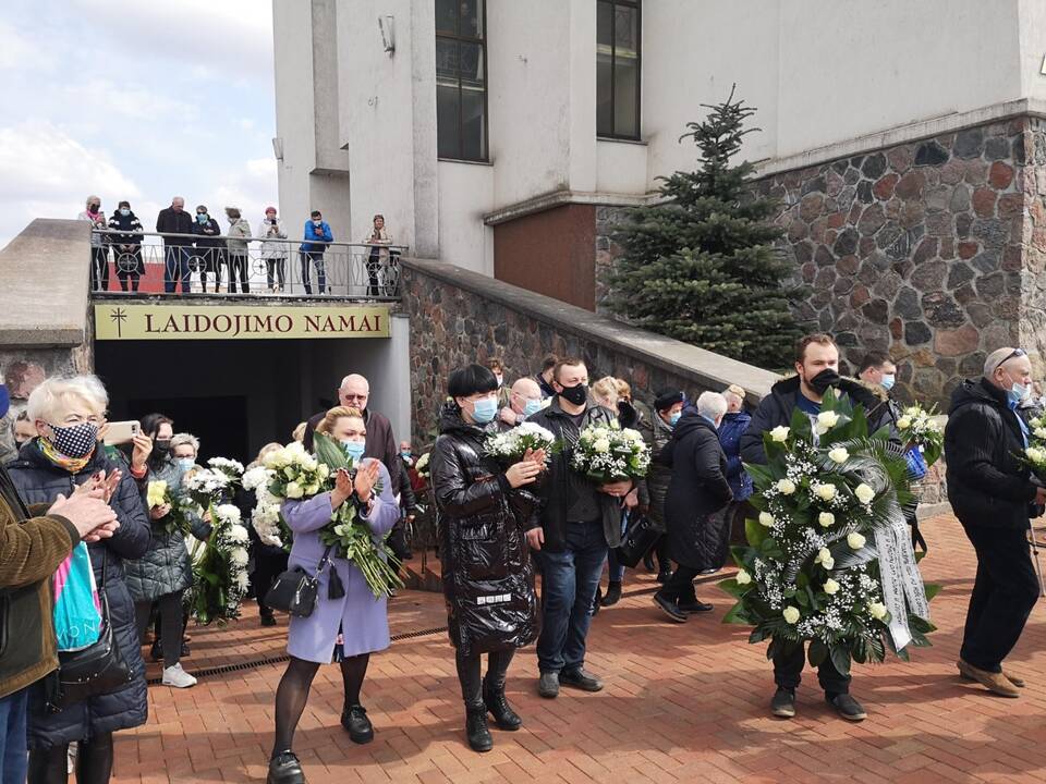 Dainininko E. Ostapenko laidotuvės