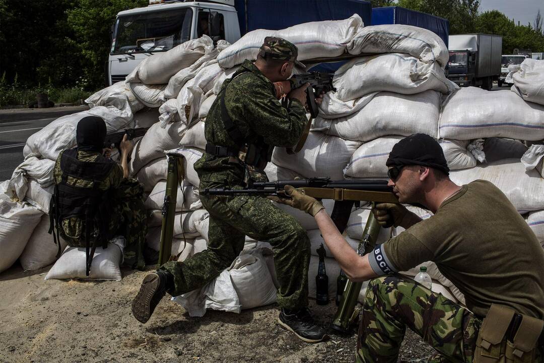 Ukrainos rytuose apie pusė tūkstančio maištininkų atakavo vyriausybės pajėgas