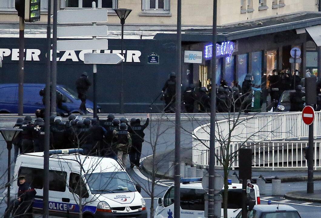 „Charlie Hebdo“ įtariamųjų gaidynės