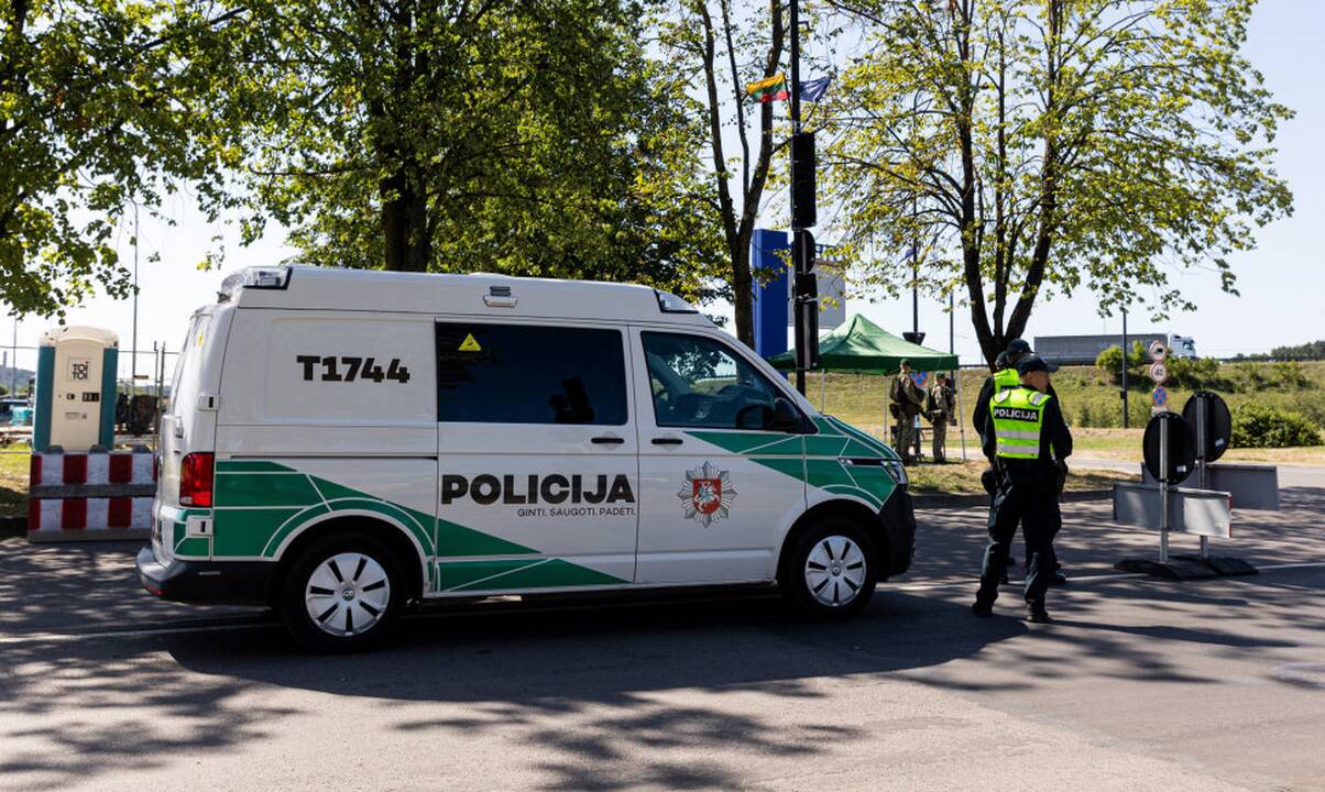 Šiauliuose pagrobtas mikroautobusas su valtimi bei žvejybos įrankiais