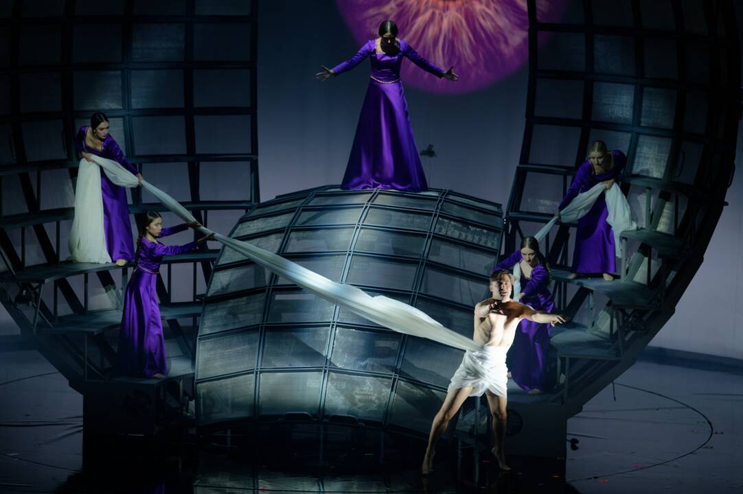 Ph. Glasso opera „Kelionė“