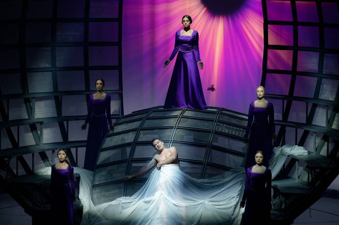 Ph. Glasso opera „Kelionė“