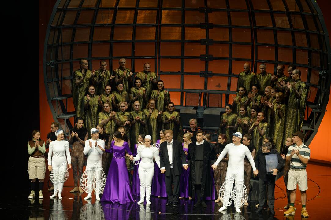 Ph. Glasso opera „Kelionė“