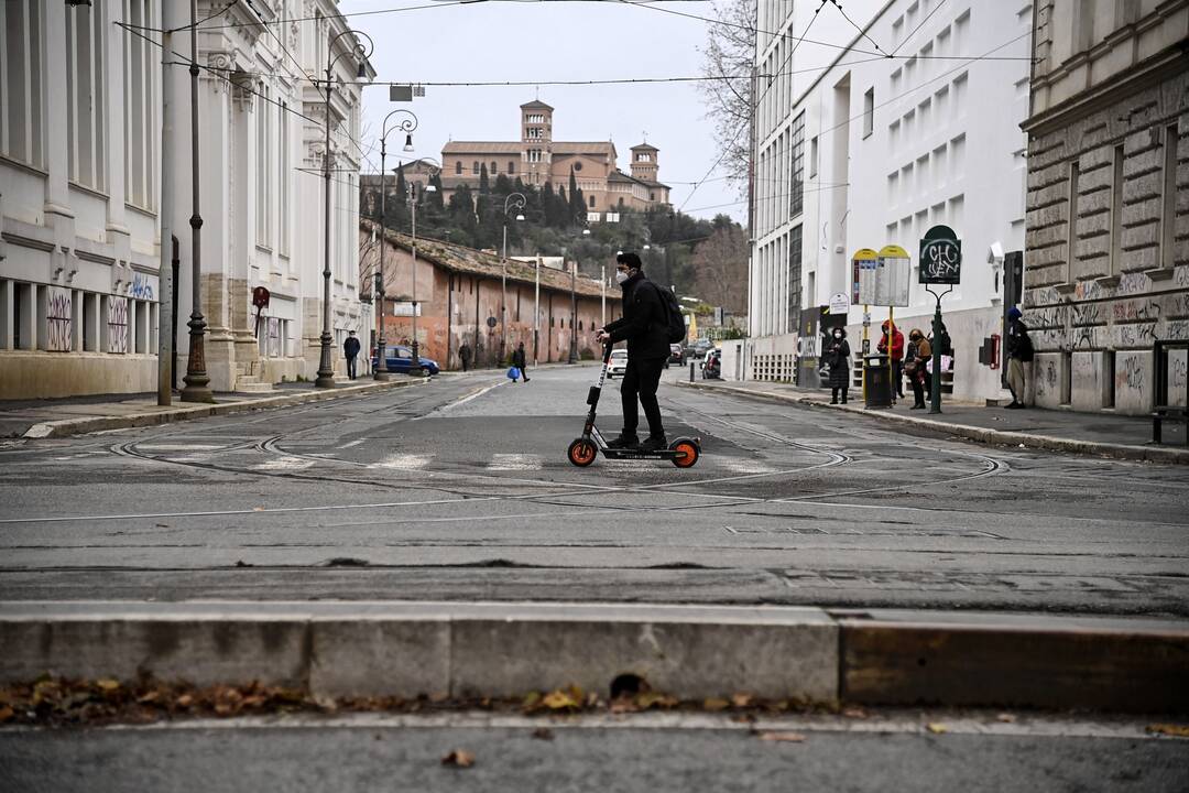 Italijoje nustatyta daugiau kaip 9 tūkst. naujų koronaviruso atvejų, mirė 420 infekuotųjų