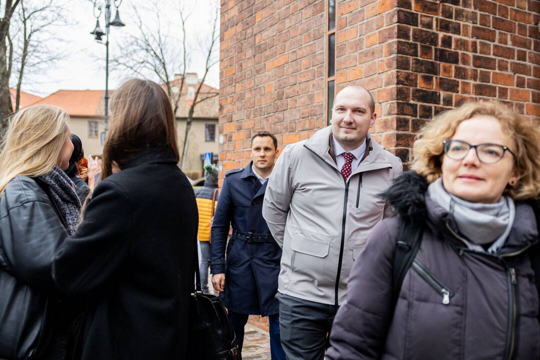 Moksleivių piketas prieš vienuoliktokų tarpinius patikrinimus