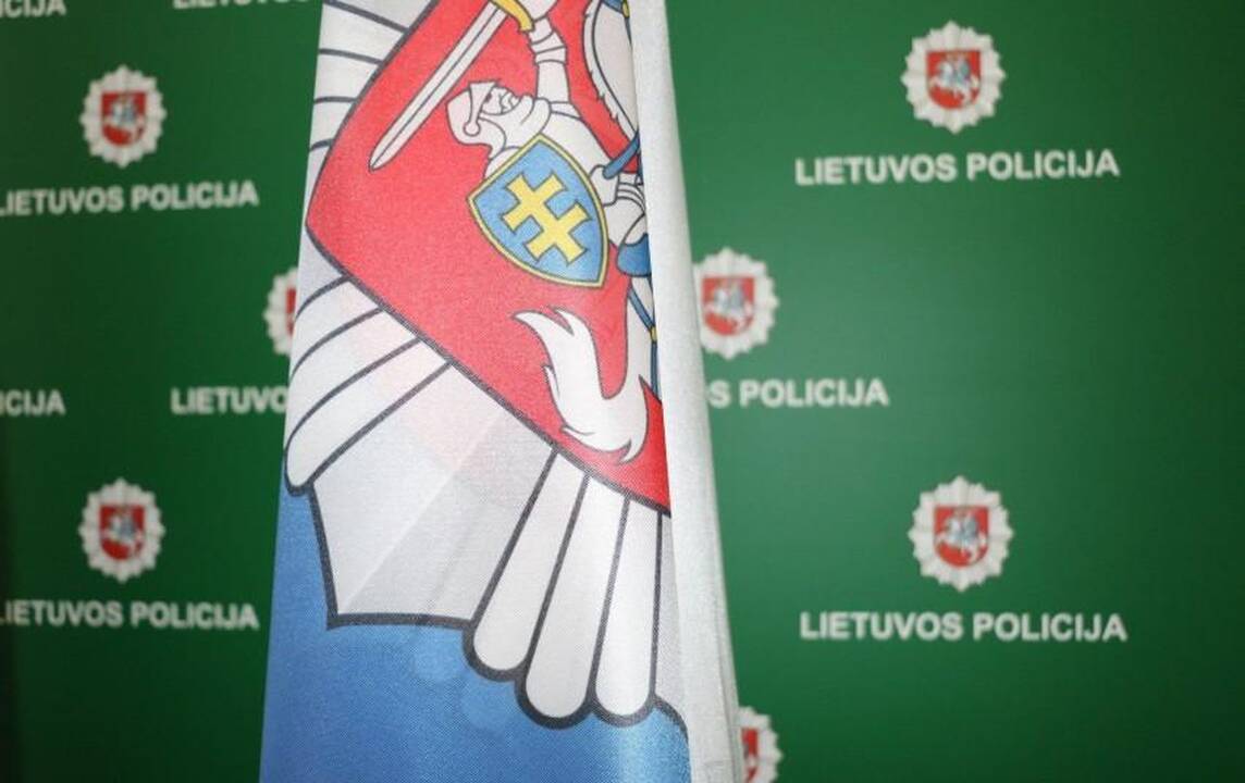 Telšių policija padėkojo kelią neblaiviam vairuotojui blokavusiems vyrams